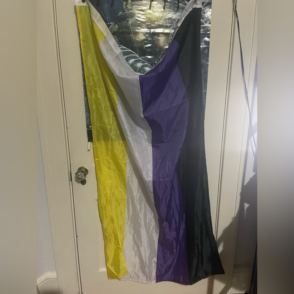 Full size non binary flag - Picture 2 of 3